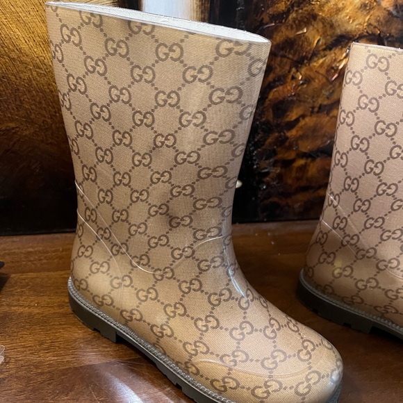 Authentic Gucci Rain/Snow Boots. Size 33 - Picture 4 of 15